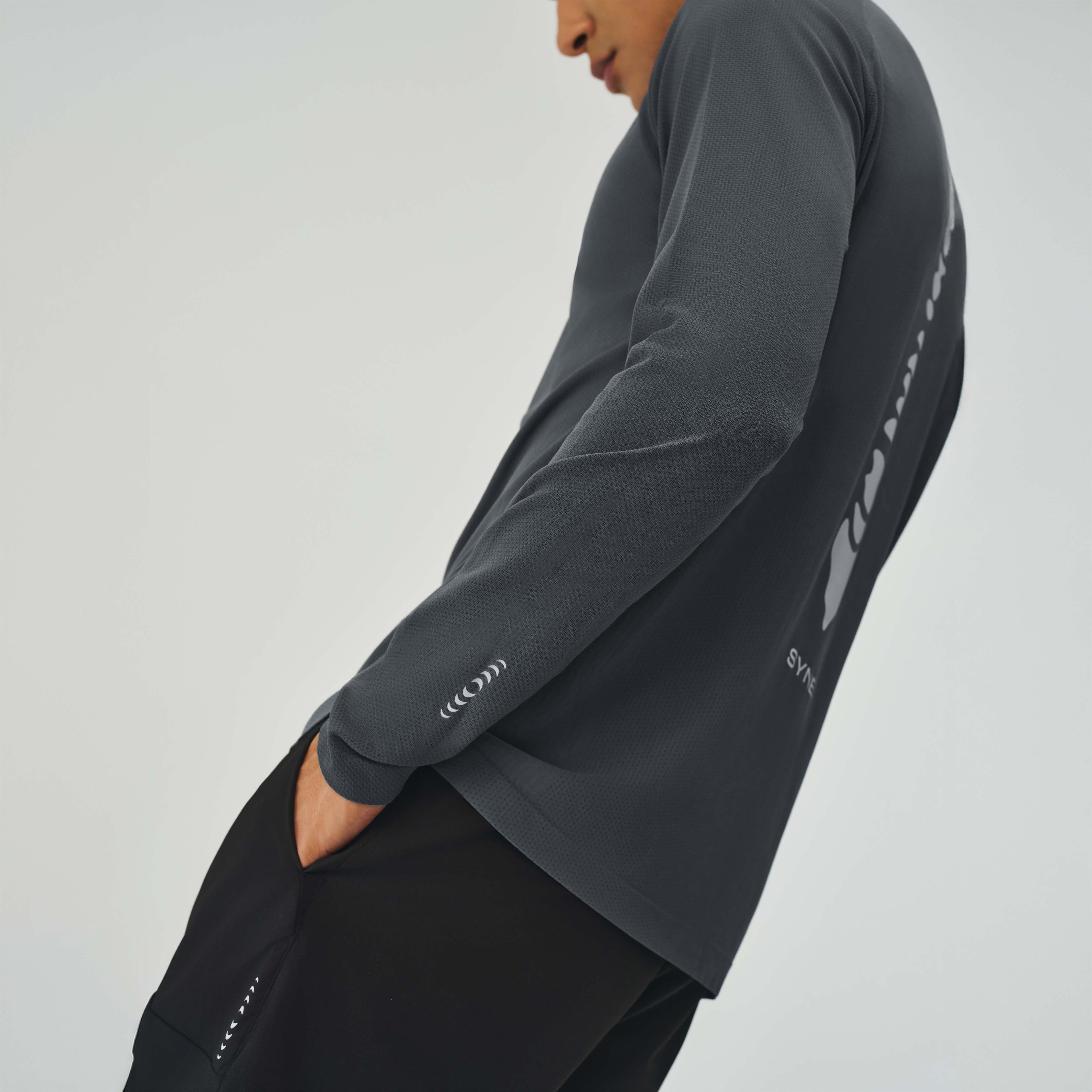 LONG-SLEEVE TEE