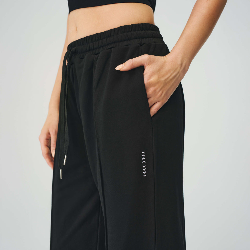 Signature Straight Leg Sweatpants